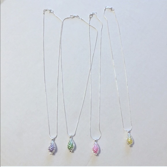 Essential Oil Diffuser Necklace - Picture 2 of 4